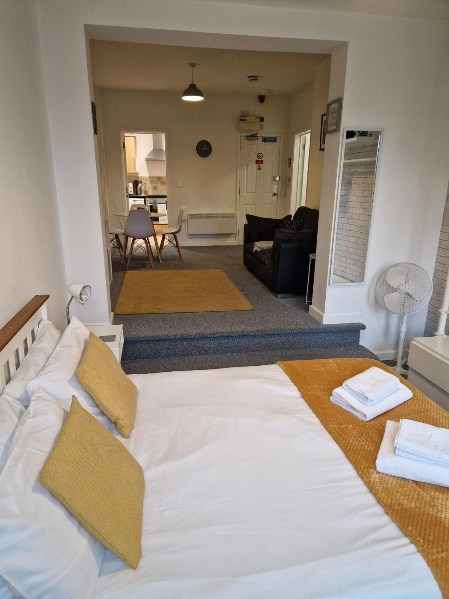 Hereford City - Victory Apartment - Modern Studio In Vibrant Popular Area Of Hereford - Hosted By Rentmyhouse Eksteriør billede